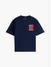 Playera-Varsity-de-cuello-redondo-con-logo-de-nino-Tommy-Hilfiger-KB0KB09931-C1G