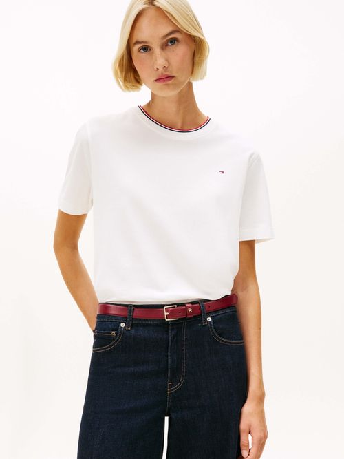Playera-con-cuello-redondo-distintivo-de-mujer-Tommy-Hilfiger-WW0WW47310-YBL