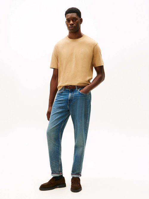 Playera-con-escudo-texturizado-bordado-de-hombre-Tommy-Hilfiger-MW0MW40019-GV7