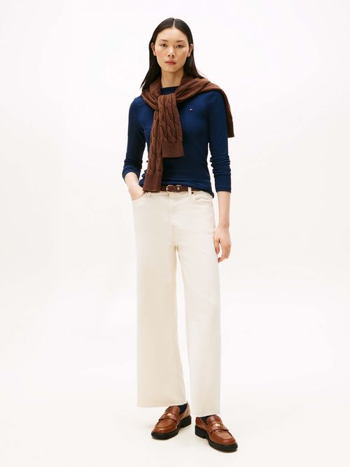 Playera-slim-con-cuello-barco-de-mujer-Tommy-Hilfiger-WW0WW47309-C1G