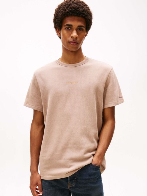 Playera-de-punto-con-logo-bordado-de-hombre-Tommy-Jeans-DM0DM21778-AFE