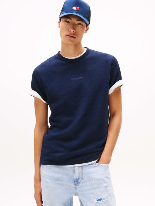 Playera-de-punto-con-logo-bordado-de-hombre-Tommy-Jeans-DM0DM21778-C1G