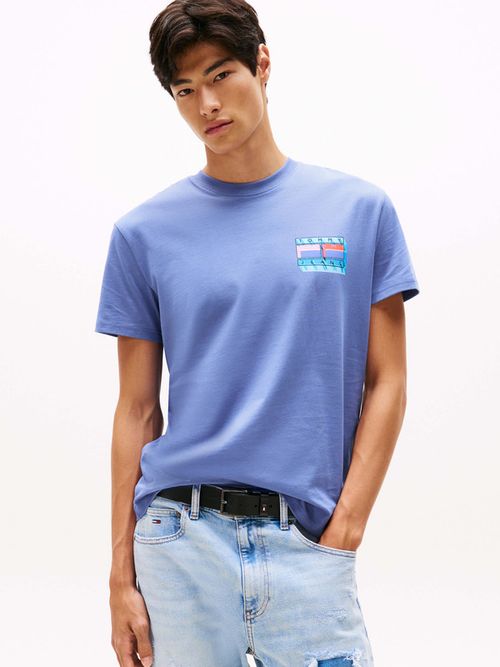 Playera-de-cuello-redondo-con-logo-grafico-de-hombre-Tommy-Jeans-DM0DM21980-C6D