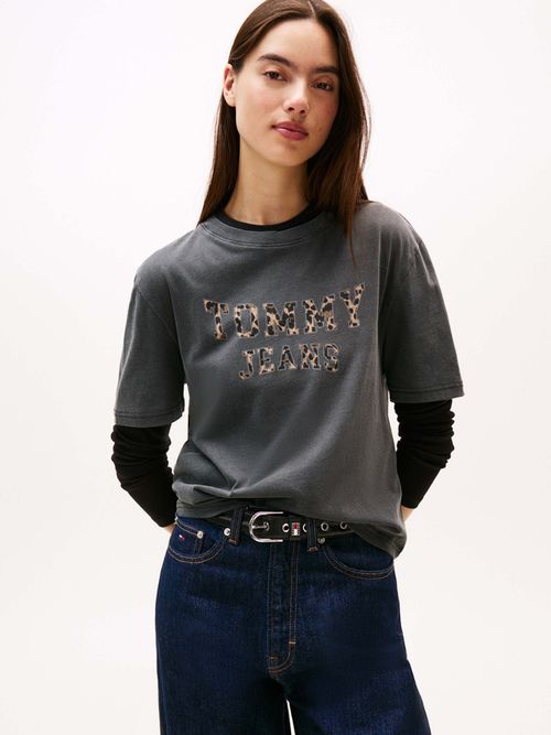 Playera-de-algodon-con-logo-animal-print-de-mujer-Tommy-Jeans-DW0DW21957-BDS