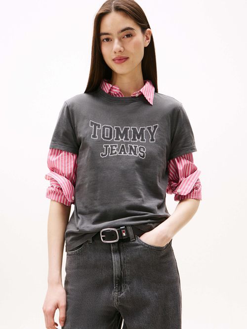Playera-de-cuello-redondo-con-escudo-de-mujer-Tommy-Jeans-DW0DW21966-BDS