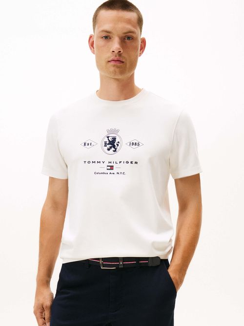 Playera-de-punto-con-logo-y-grafico-de-hombre-Tommy-Hilfiger-MW0MW40020-YBL