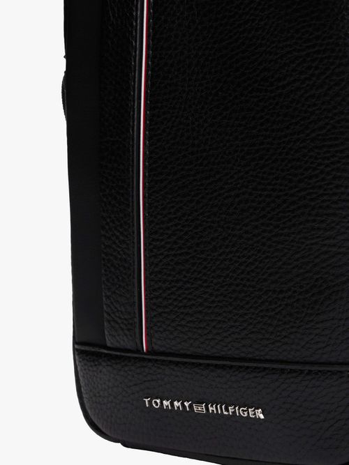 Bolso-reporter-con-logo-metalico-de-hombre-Tommy-Hilfiger-AM0AM13632-BDS