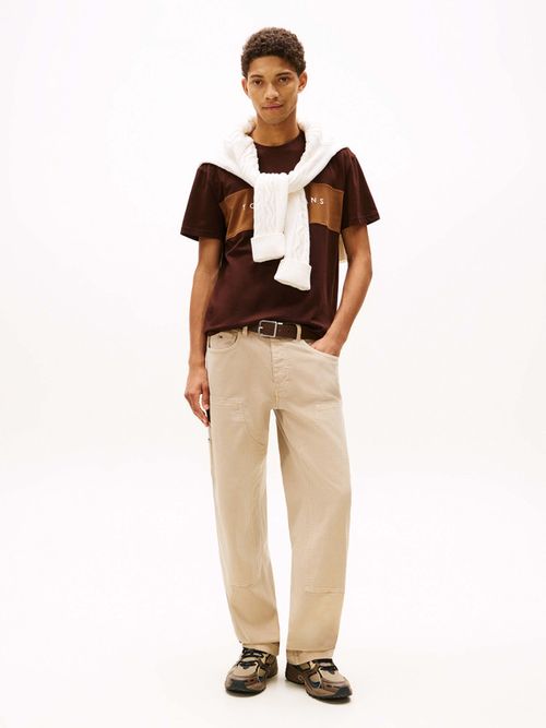 Playera-con-logo-bordado-en-bloque-de-color-de-hombre-Tommy-Jeans-DM0DM21933-GS7