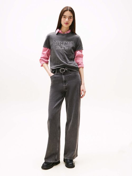 Playera-de-cuello-redondo-con-escudo-de-mujer-Tommy-Jeans-DW0DW21966-BDS