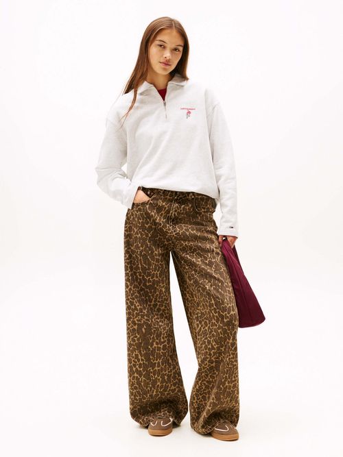 Sueter-de-rugby-holgado-con-motivo-grafico-de-mujer-Tommy-Jeans-DW0DW22182-P09