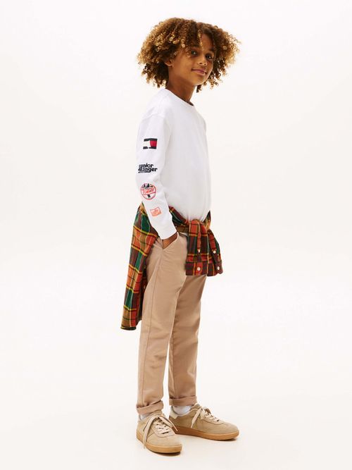 Playera-de-manga-larga-con-parches-de-niño-Tommy-Hilfiger-KB0KB09935-YBR