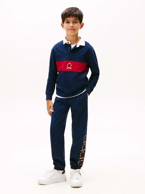 Polo-de-manga-larga-con-escudo-TH-de-niño-Tommy-Hilfiger-KB0KB09953-C1G
