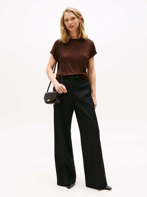 Playera-de-manga-corta-con-cuello-amplio-de-mujer-Tommy-Hilfiger-WW0WW46117-GOP