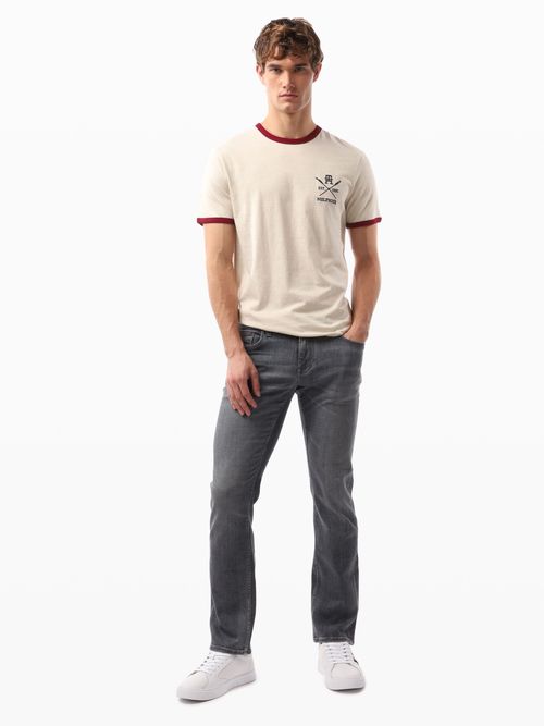 Playera-de-Corte-Regular-con-Escudo-TH-de-Hombre-Tommy-Hilfiger-XM05717-AFA