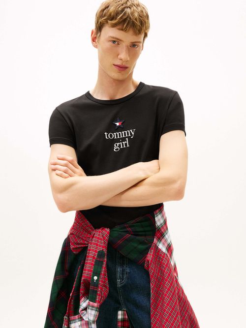 Playera-Casual-Tommy-Girl-Unisex-Tommy-Jeans-DN0DN00094-BDS