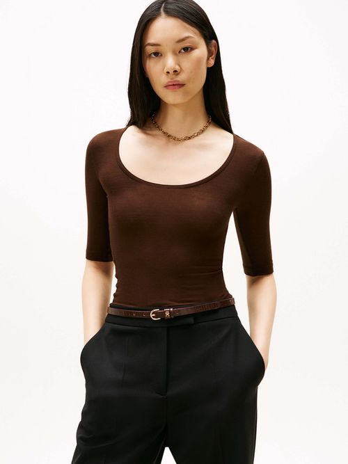 Playera-Slim-Con-Cuello-Redondo-Y-Amplio-De-Mujer-Tommy-Hilfiger-WW0WW46116-GOP