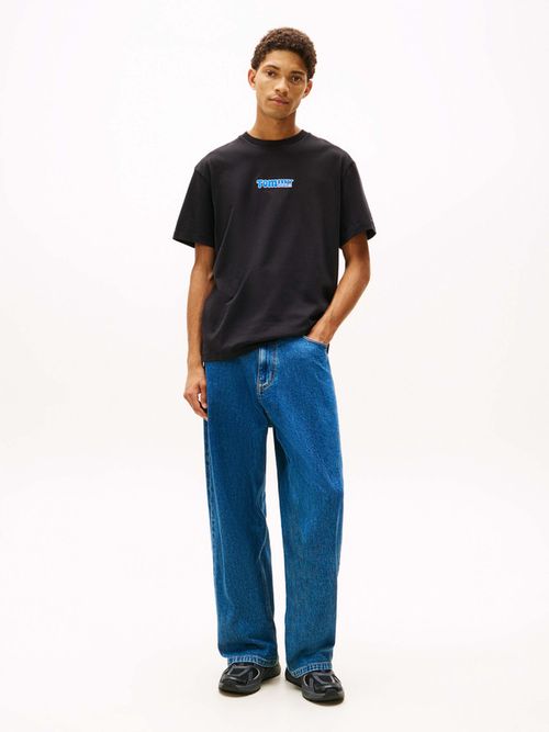 Playera-De-Cuello-Redondo-Con-Logo-Estampado-De-Hombre-Tommy-Jeans-DM0DM22051-BDS