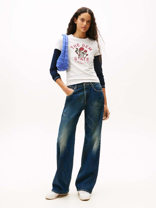 Playera-Slim-Con-Logo-Grafico-De-Mujer-Tommy-Jeans-DW0DW21788-P09