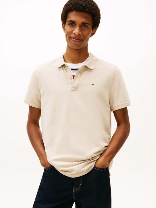 Polo-de-inspiracion-urbana-con-tapeta-y-logo-DM0DM20676-ABY