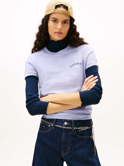 Playera-basica-moderna-con-logo-distintivo-DW0DW22516-C5U