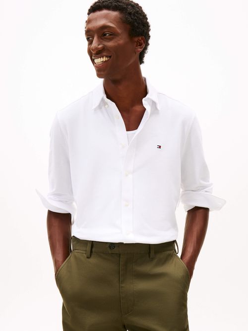 Camisa-clasica-con-cuello-camisero-y-detalles-iconicos-de-la-marca-MW0MW41690-YBR