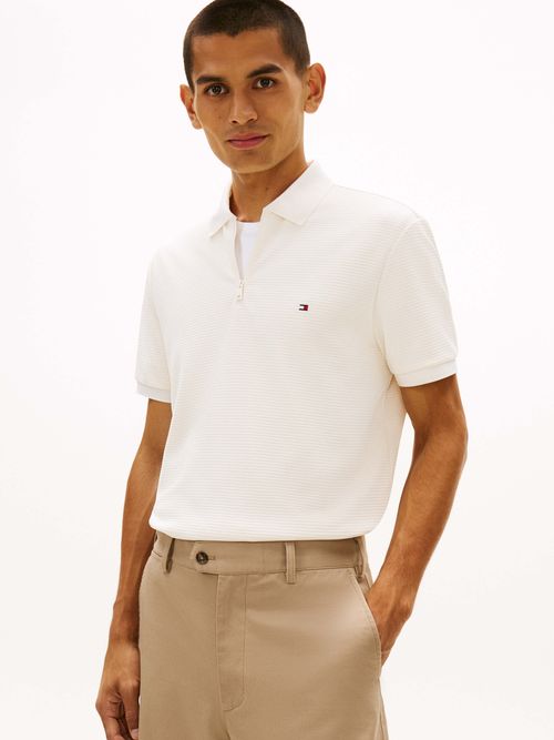 Polo-clasico-con-tapeta-y-logo-ideal-para-un-look-smart-casual-MW0MW41773-Z00