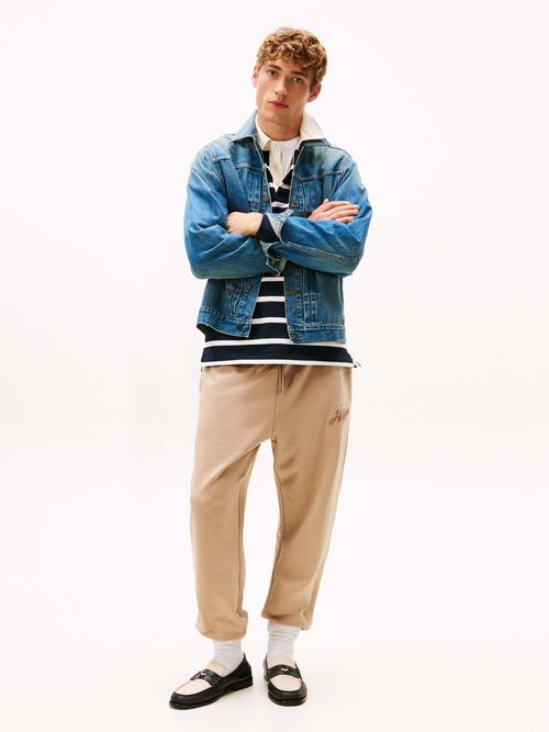 Pantalones-versatiles-con-ajuste-clasico-y-detalle-distintivo-de-la-marca-MW0MW42537-AFE