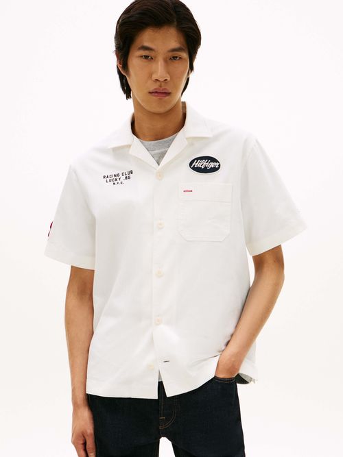 Camisa-clasica-con-cuello-camisero-y-detalles-iconicos-de-la-marca-MW0MW42990-YBL