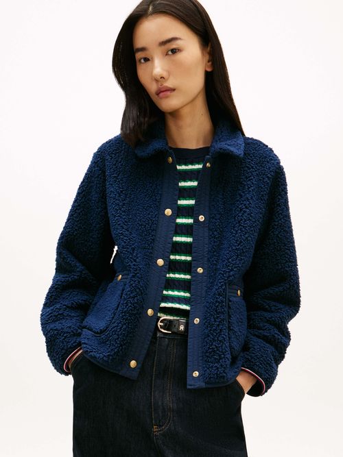 Chamarra-funcional-de-estilo-clasico-con-detalles-iconicos-de-la-marca-WW0WW46935-C1G