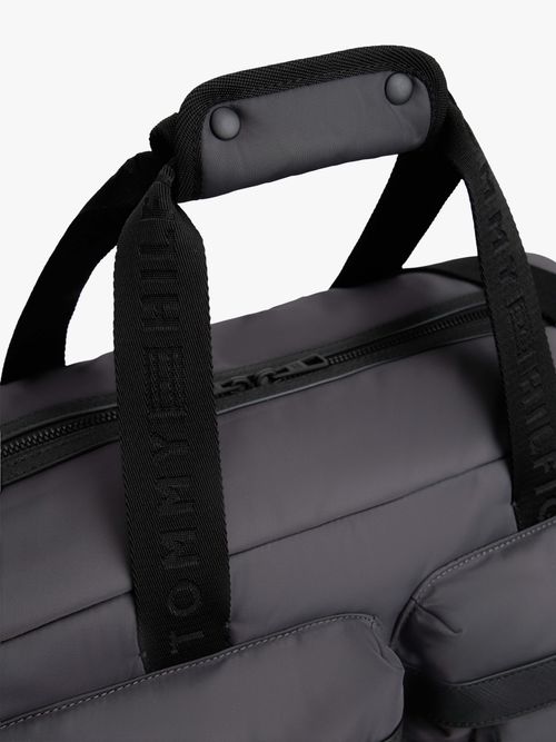 Bolsa-versatil-de-uso-diario-con-compartimentos-utiles-y-branding-iconico-AM0AM14008-PSM