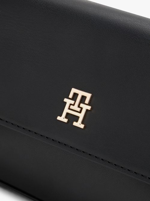 Bolsa-elegante-y-funcional-con-acabados-iconicos-AW0AW18321-BDS