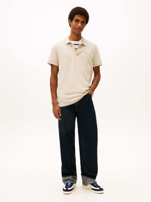 Polo-de-inspiracion-urbana-con-tapeta-y-logo-DM0DM20676-ABY