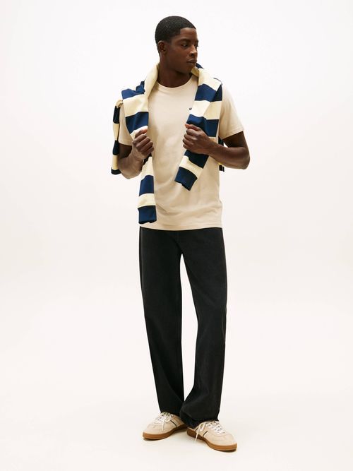 Playera-comoda-y-moderna-con-el-branding-iconico-DM0DM20740-ABY