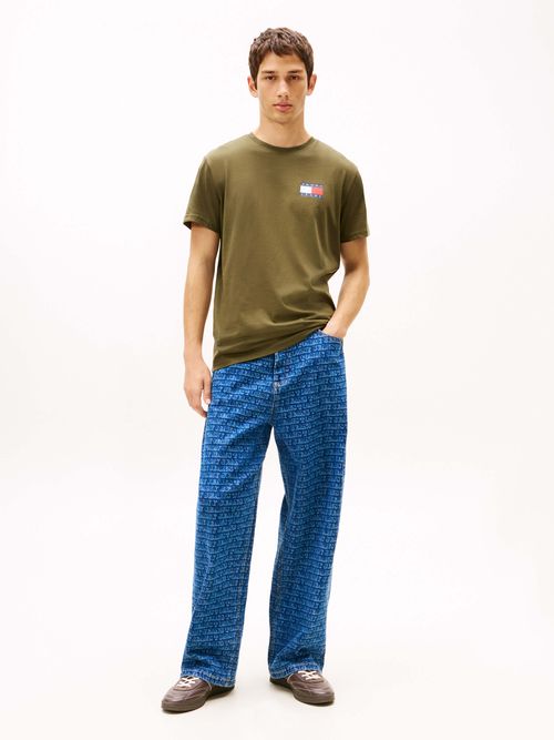 Playera-comoda-y-moderna-con-el-branding-iconico-DM0DM20740-GY1