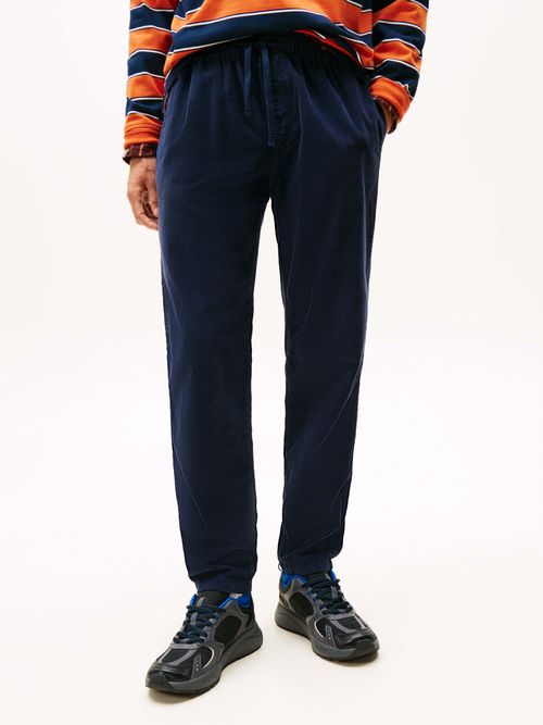 Pantalon-casual-de-inspiracion-urbana-con-ajuste-comodo-y-detalle-de-logo-DM0DM21997-C1G