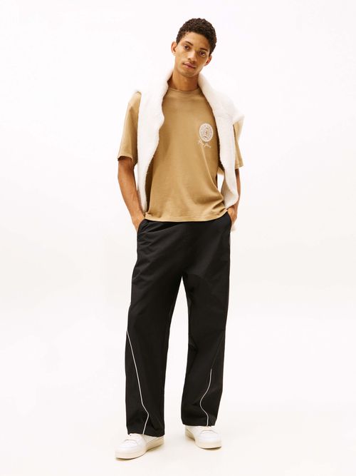 Playera-comoda-y-moderna-con-el-branding-iconico-DM0DM22332-AEN