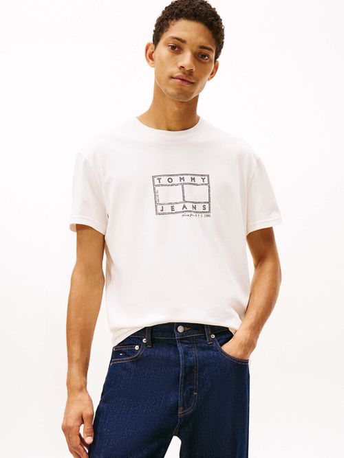 Playera-De-Cuello-Redondo-Con-Logo-De-Hombre-Tommy-Jeans-DM0DM22317-YBH