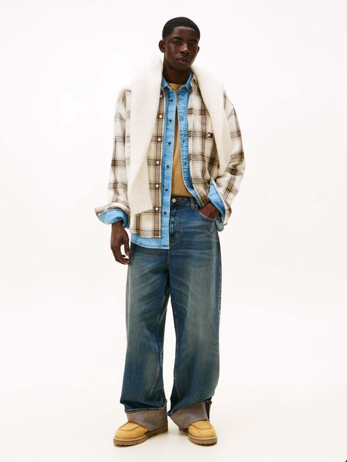 Camisa-casual-con-espiritu-denim-y-detalles-iconicos-DM0DM22411-YBH