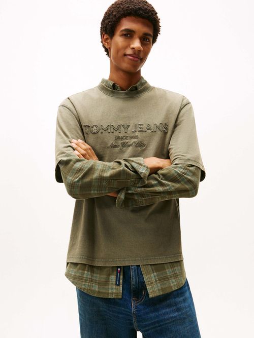 Playera-Clasica-Con-Logo-Tonal-De-Hombre-Tommy-Jeans-DM0DM22330-GY1