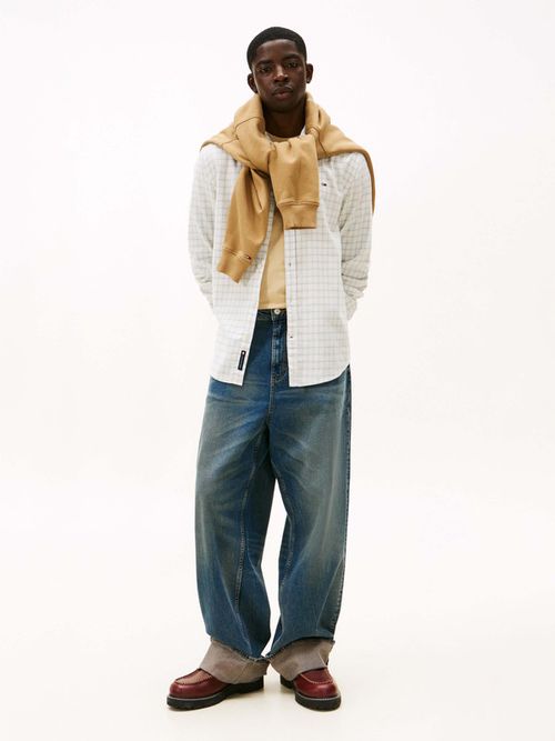 Jeans-Theo-Amplios-Con-Efecto-Desgastado-De-Hombre-Tommy-Jeans-DM0DM22386-1BK