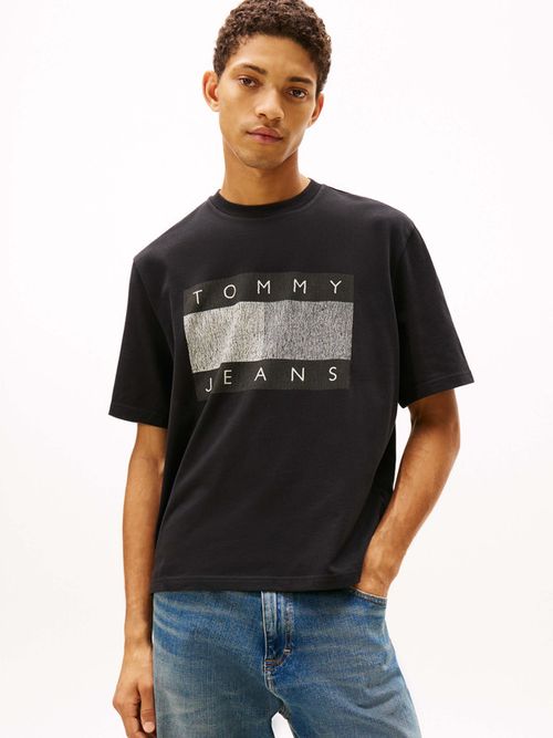 Playera-Con-Parche-Tonal-Del-Logo-90S-De-Hombre-Tommy-Jeans-DM0DM22463-BDS