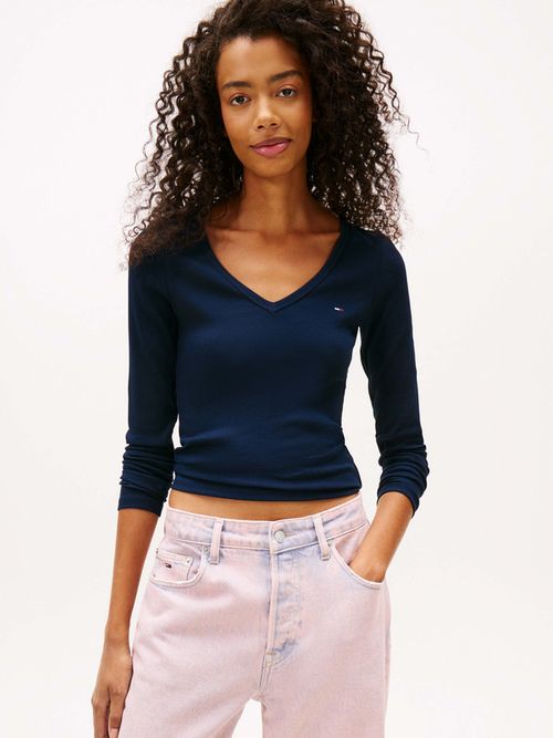 Playera-De-Manga-Larga-Con-Cuello-De-Pico-De-Mujer-Tommy-Jeans-DW0DW17990-C1G