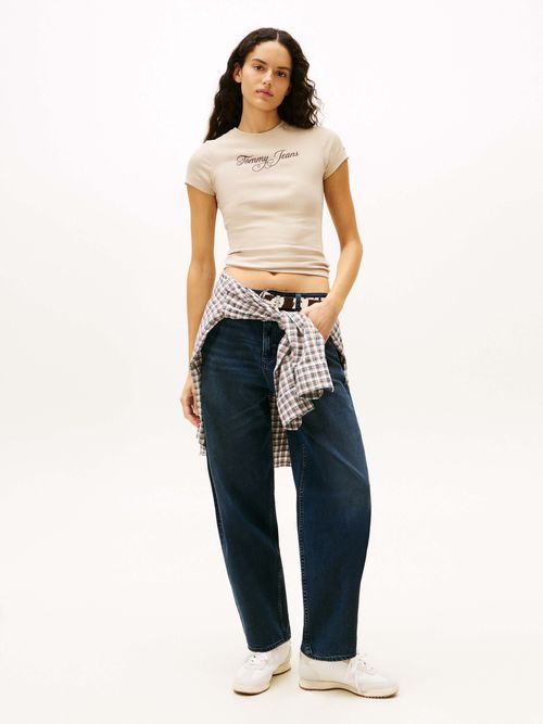 Playera-basica-moderna-con-logo-distintivo-DW0DW21838-ABY