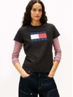 Playera-De-Punto-Con-Parche-Del-Logo-De-Mujer-Tommy-Jeans-DW0DW22562-BDS
