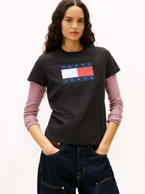 Playera-De-Punto-Con-Parche-Del-Logo-De-Mujer-Tommy-Jeans-DW0DW22562-BDS