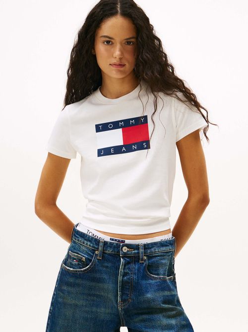 Playera-De-Punto-Con-Parche-Del-Logo-De-Mujer-Tommy-Jeans-DW0DW22562-YBL