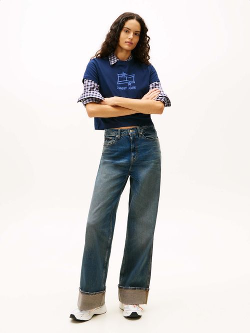 Playera-basica-moderna-con-logo-distintivo-DW0DW21851-C1G