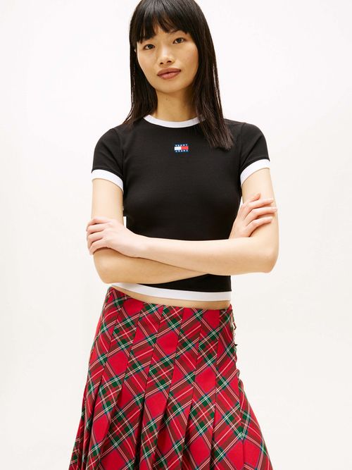 Playera-Slim-Acanalada-Con-Parche-Tommy-De-Mujer-Tommy-Jeans-DW0DW22575-BDS