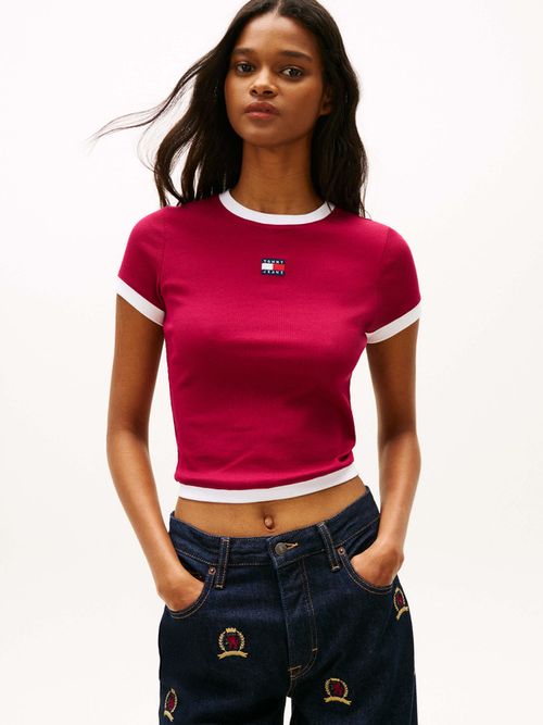 Playera-Slim-Acanalada-Con-Parche-Tommy-De-Mujer-Tommy-Jeans-DW0DW22575-VLC