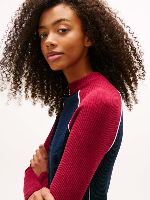 Vestido-casual-con-estetica-contemporanea-y-sello-DW0DW21914-C1G